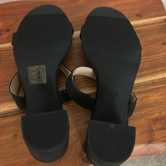 NWT Dream Pairs heels 8.5, Black - Picture 3 of 5